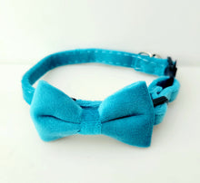 Load image into Gallery viewer, Velvet Safety Clasped Bow Tie Cat Collar
